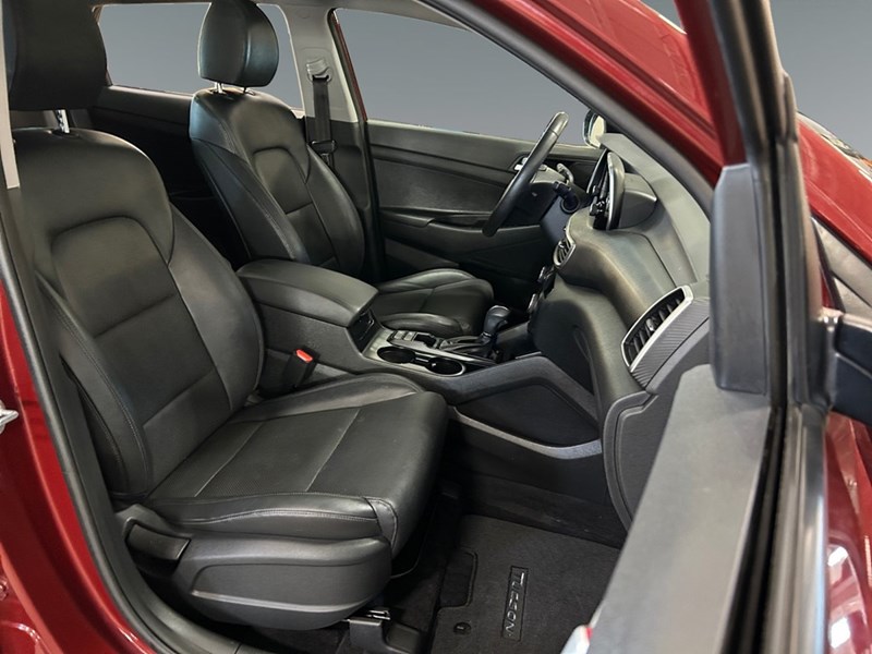 2020 Hyundai Tucson Preferred AWD w/Sun & Leather Package | Low KM’s