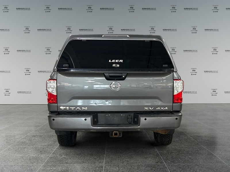 2017 Nissan Titan 4WD Crew Cab SV