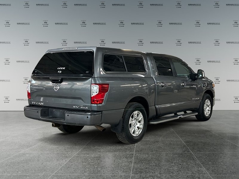 2017 Nissan Titan 4WD Crew Cab SV