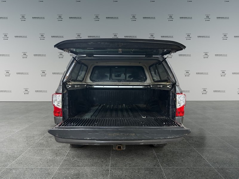 2017 Nissan Titan 4WD Crew Cab SV