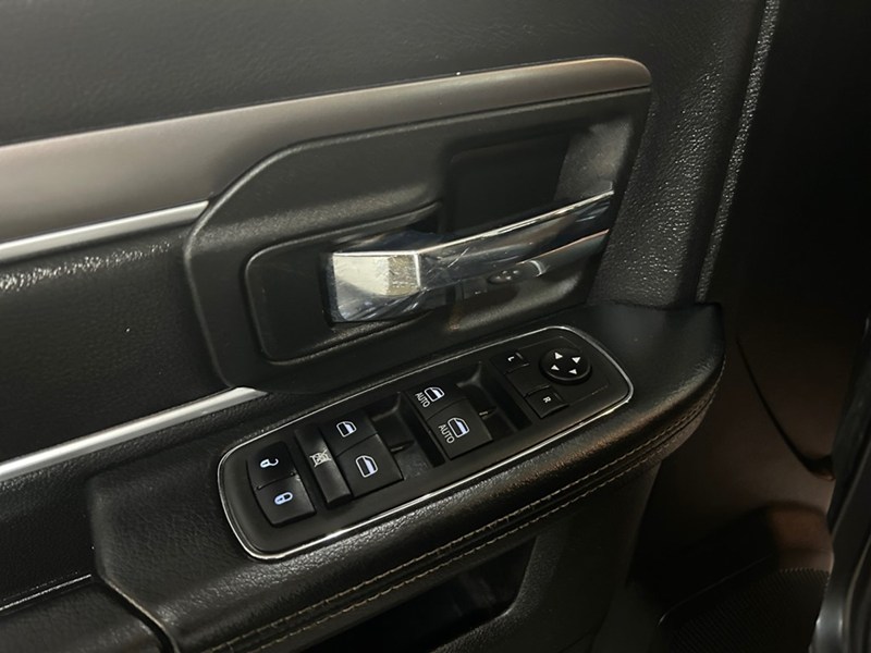 2021 RAM 1500 Classic Warlock 4x4 Crew V8 | Sunroof | Local Trade