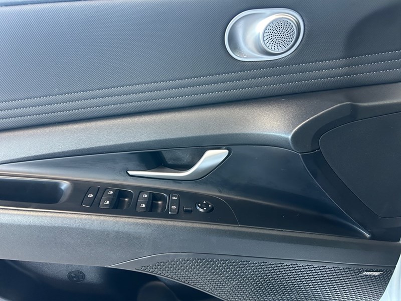 2021 Hyundai Elantra Ultimate IVT | Low KM's