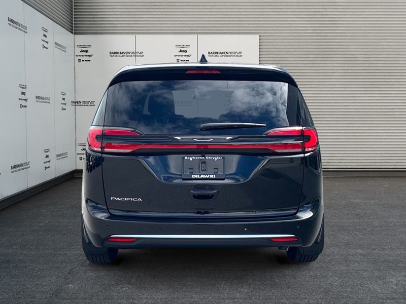 2027 Chrysler Pacifica Select