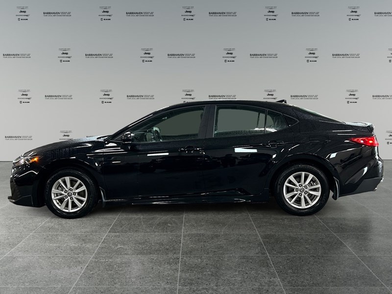 2025 Toyota Camry SE Hybrid | Like NEW