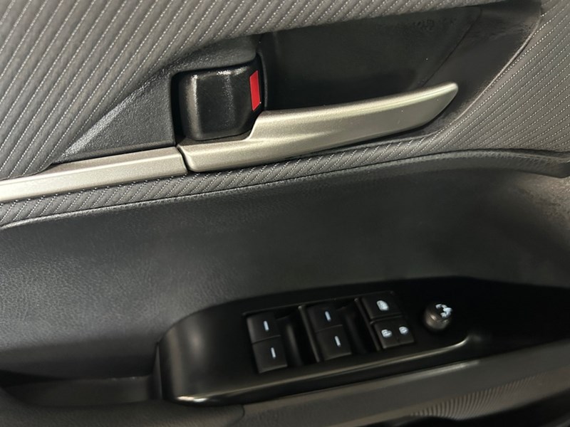 2025 Toyota Camry SE Hybrid | Like NEW