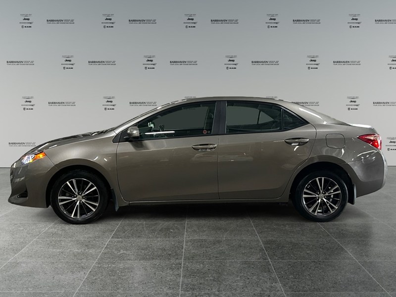 2017 Toyota Corolla LE Upgrade | Sunroof | Alloy Wheels | Ultra Low KM