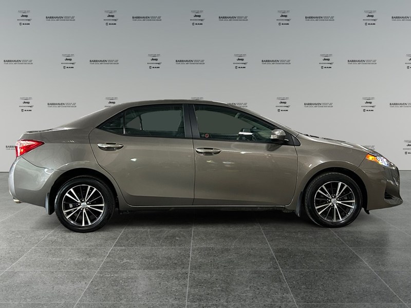 2017 Toyota Corolla LE Upgrade | Sunroof | Alloy Wheels | Ultra Low KM