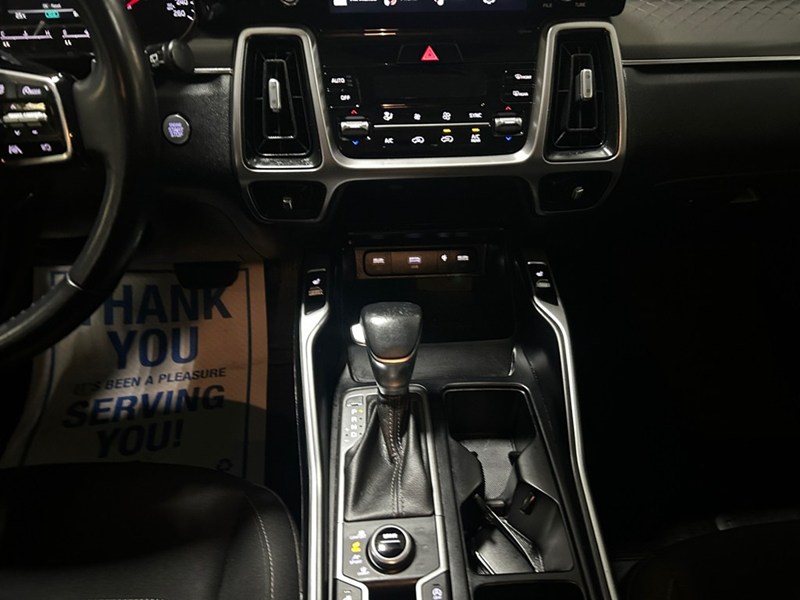 2022 Kia Sorento X-Line AWD | 6-Pass | Local Trade