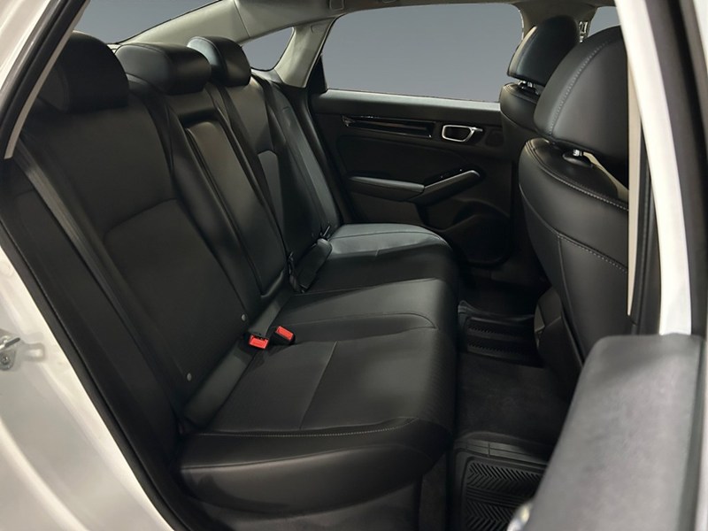 2023 Honda Civic Touring | Low KM's