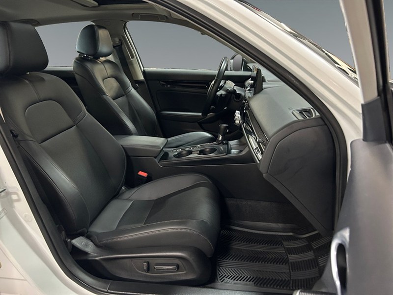 2023 Honda Civic Touring | Low KM's