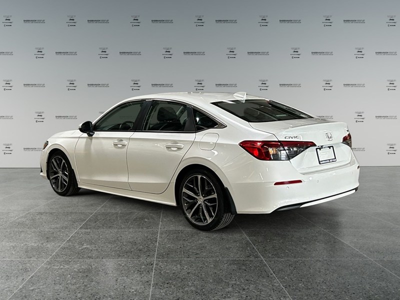 2023 Honda Civic Touring | Low KM's