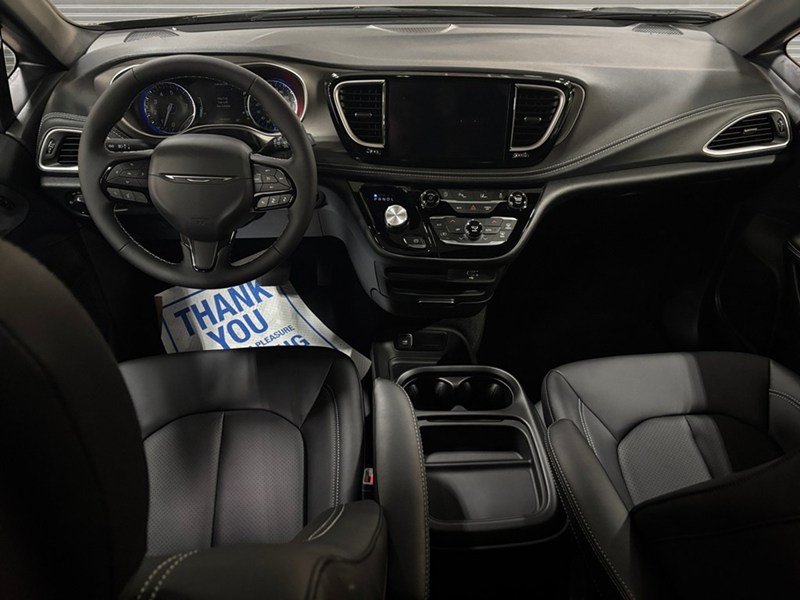 2027 Chrysler Pacifica Select AWD