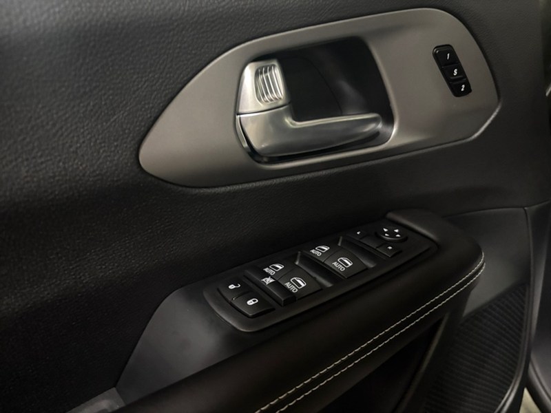 2027 Chrysler Pacifica Select AWD