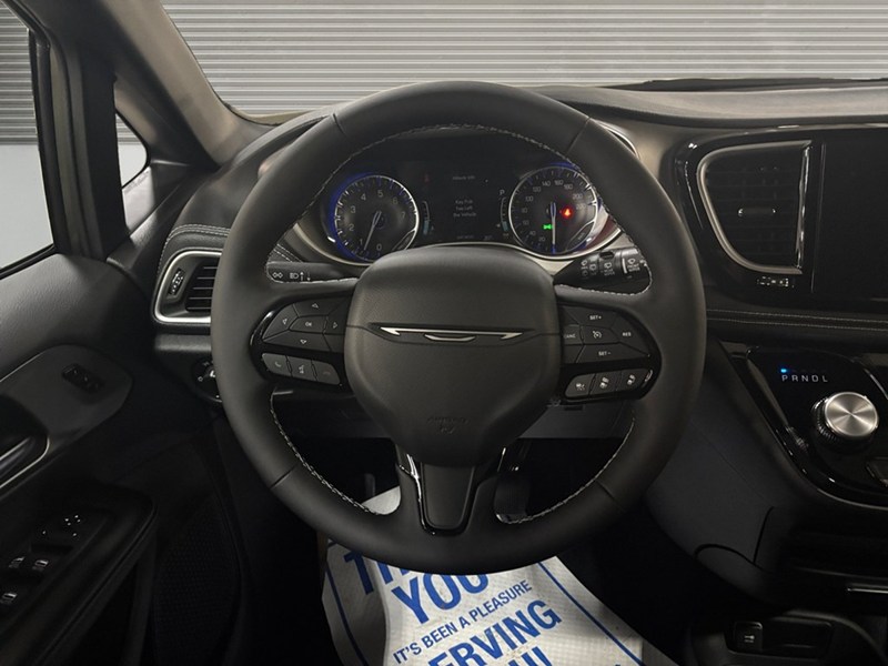 2027 Chrysler Pacifica Select AWD