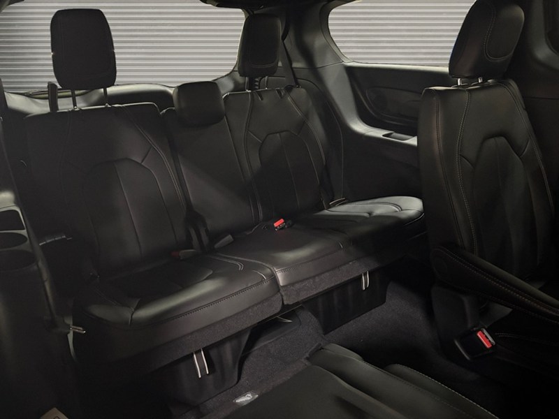 2027 Chrysler Pacifica Select AWD