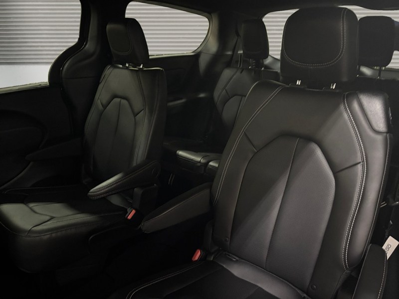 2027 Chrysler Pacifica Select AWD