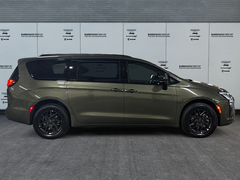 2027 Chrysler Pacifica Select AWD