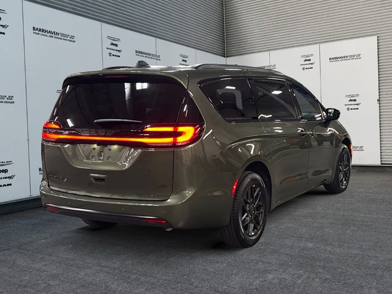 2027 Chrysler Pacifica Select AWD