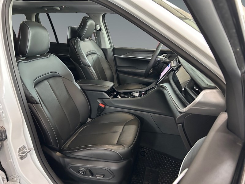 2023 Jeep Grand Cherokee 4xe 4x4 | Hybrid, Leather, Pano Roof, DVD