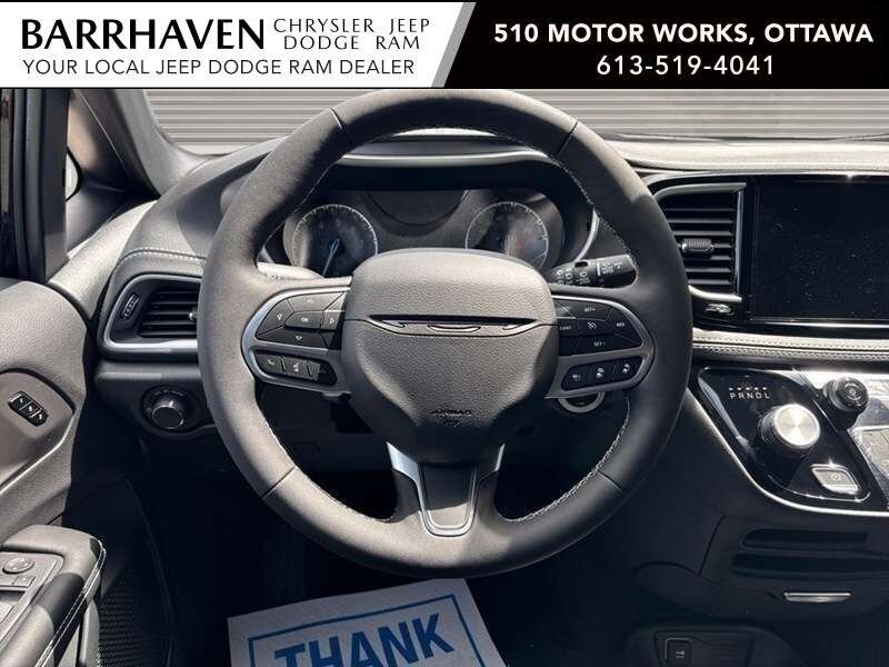 2027 Chrysler Pacifica Select FWD
