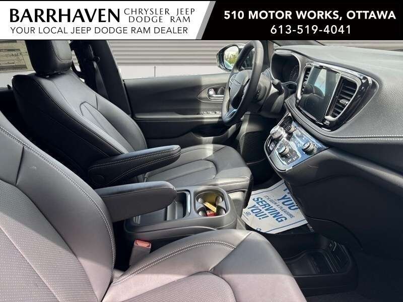 2027 Chrysler Pacifica Select FWD