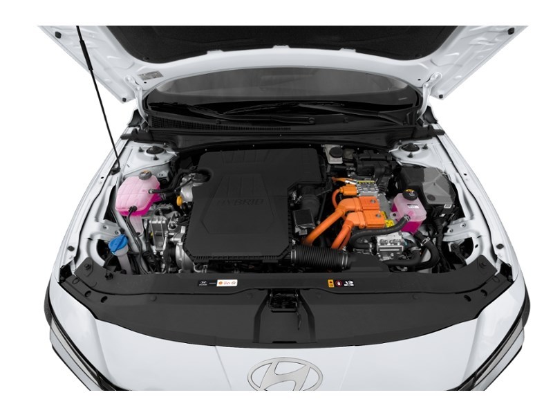 2026 Hyundai Elantra HEV Luxury Sedan Exterior Shot 3